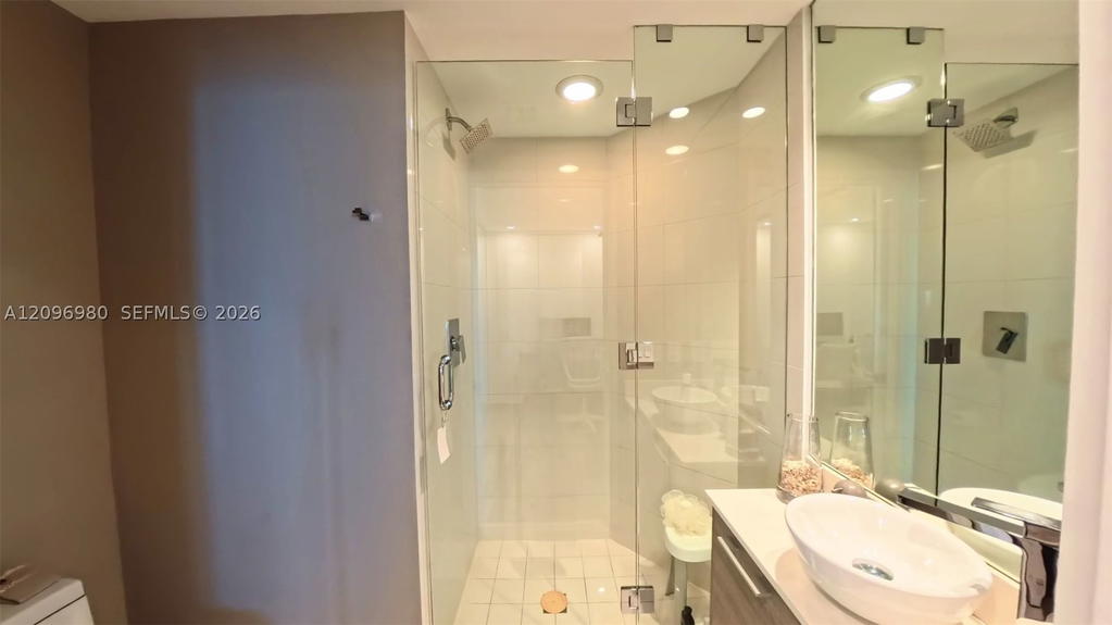 Real estate property located at 650 32nd St #3707, Miami-dade, Paraiso Bay Condo, Miami, FL