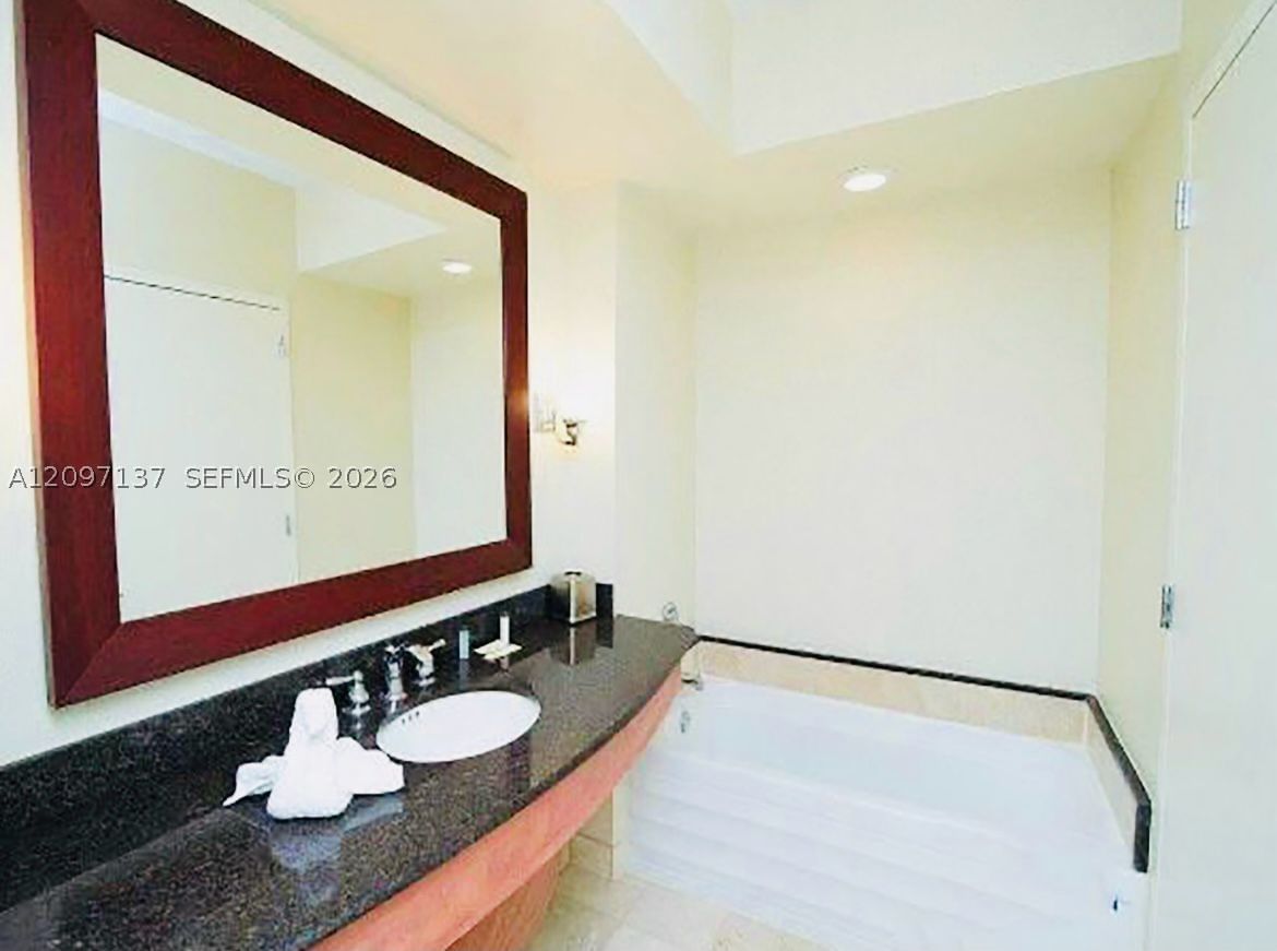 Real estate property located at 18001 Collins Ave #512, Miami-dade, Trump International Sones, Sunny Isles Beach, FL