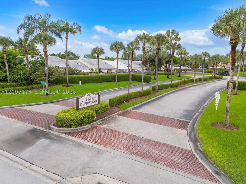 Real estate property located at 14813 123rd Ct, Miami-dade, Villas Of Deerwood Replat, Miami, FL