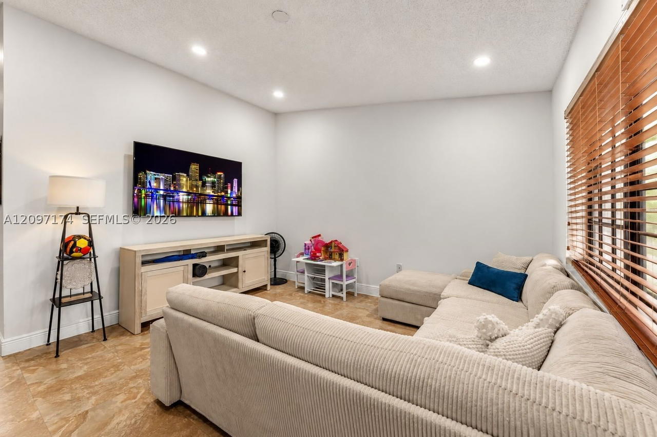 Real estate property located at 14813 123rd Ct, Miami-dade, Villas Of Deerwood Replat, Miami, FL