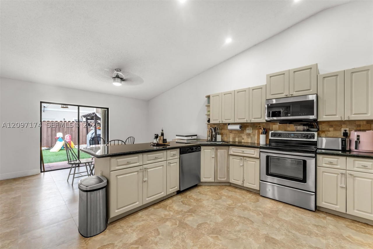 Real estate property located at 14813 123rd Ct, Miami-dade, Villas Of Deerwood Replat, Miami, FL