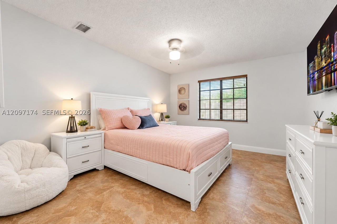 Real estate property located at 14813 123rd Ct, Miami-dade, Villas Of Deerwood Replat, Miami, FL