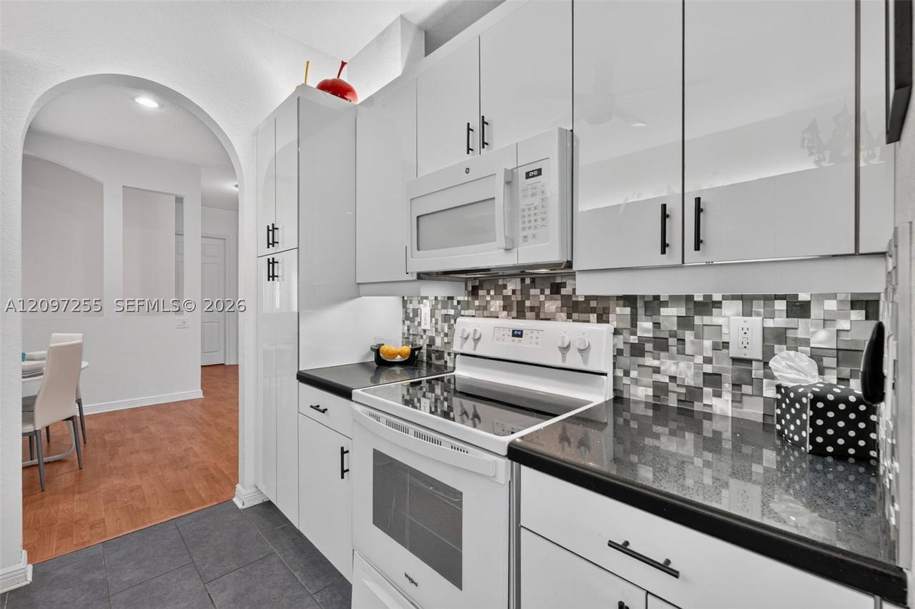 Real estate property located at 7932 Exeter Blvd E #202, Broward, Exeter Condominium, Tamarac, FL