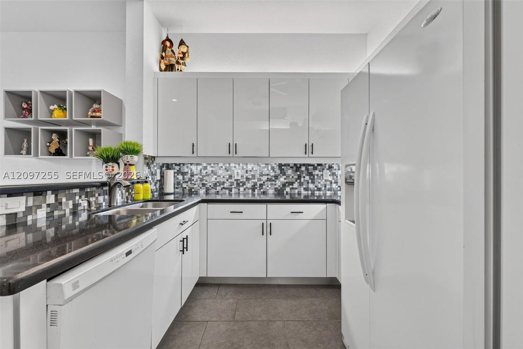 Real estate property located at 7932 Exeter Blvd E #202, Broward, Exeter Condominium, Tamarac, FL