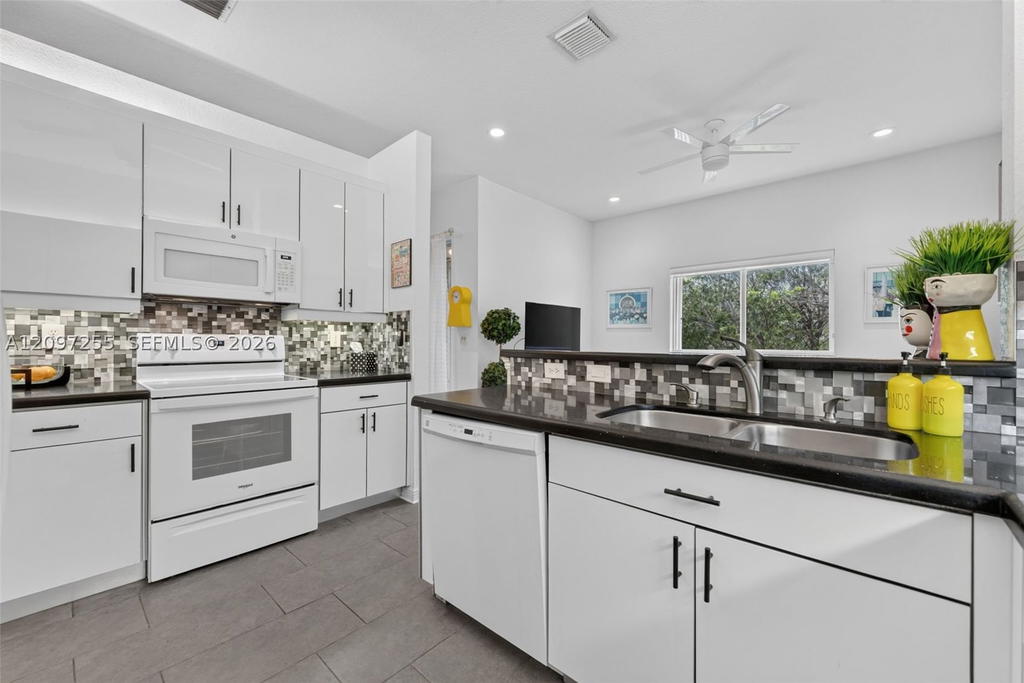 Real estate property located at 7932 Exeter Blvd E #202, Broward, Exeter Condominium, Tamarac, FL