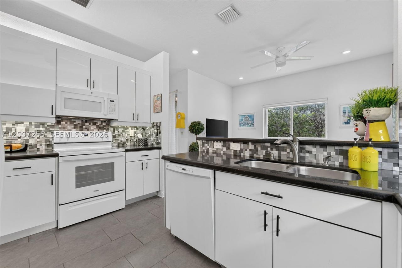 Real estate property located at 7932 Exeter Blvd E #202, Broward, Exeter Condominium, Tamarac, FL