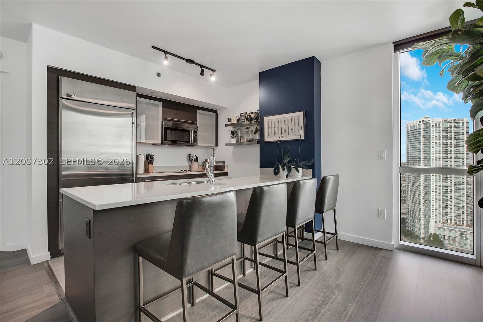 Real estate property located at 55 6th St #3701, Miami-dade, 500 Brickell West Condo, Miami, FL