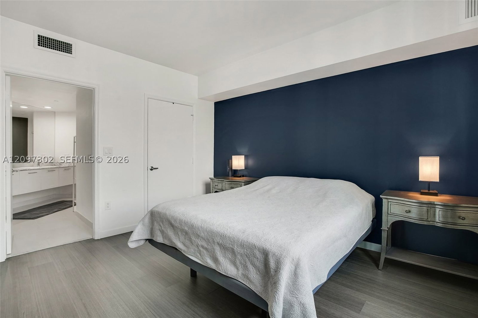 Real estate property located at 55 6th St #3701, Miami-dade, 500 Brickell West Condo, Miami, FL