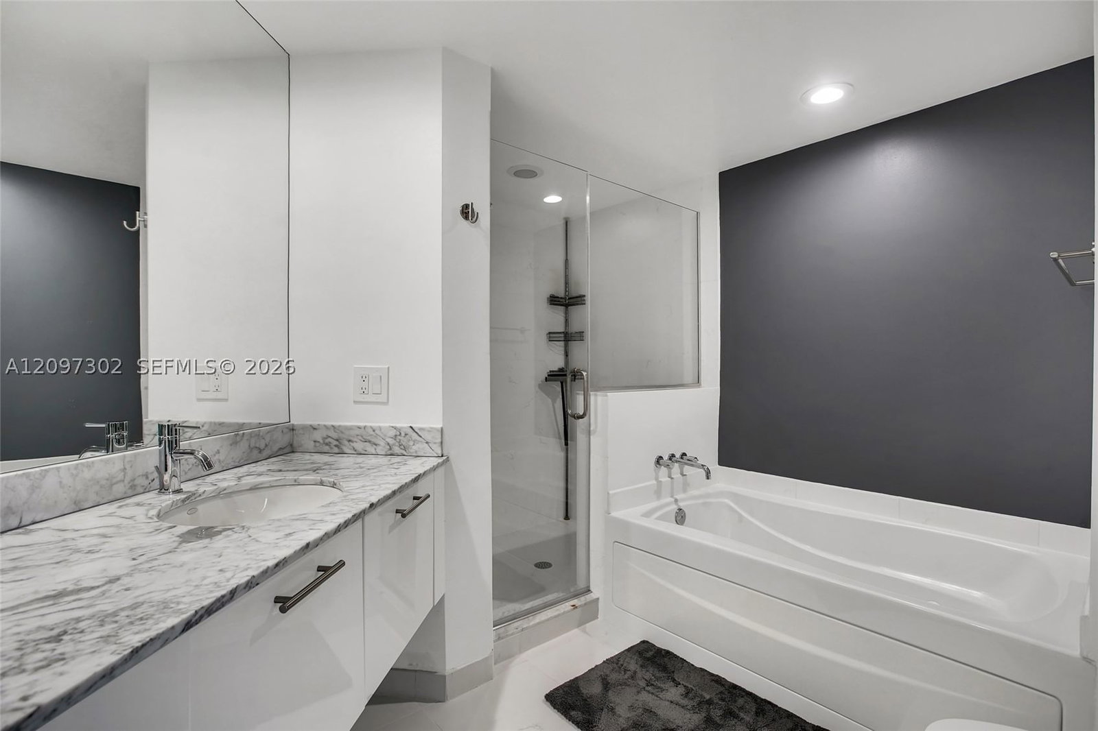 Real estate property located at 55 6th St #3701, Miami-dade, 500 Brickell West Condo, Miami, FL