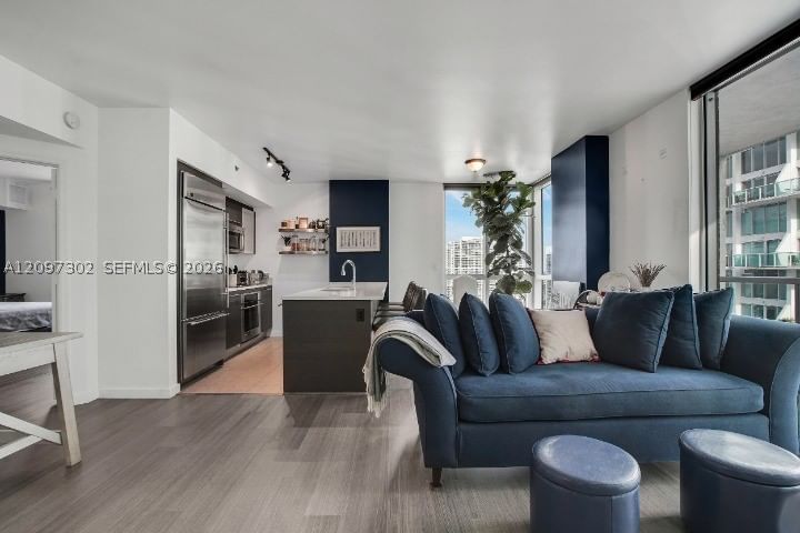 Real estate property located at 55 6th St #3701, Miami-dade, 500 Brickell West Condo, Miami, FL