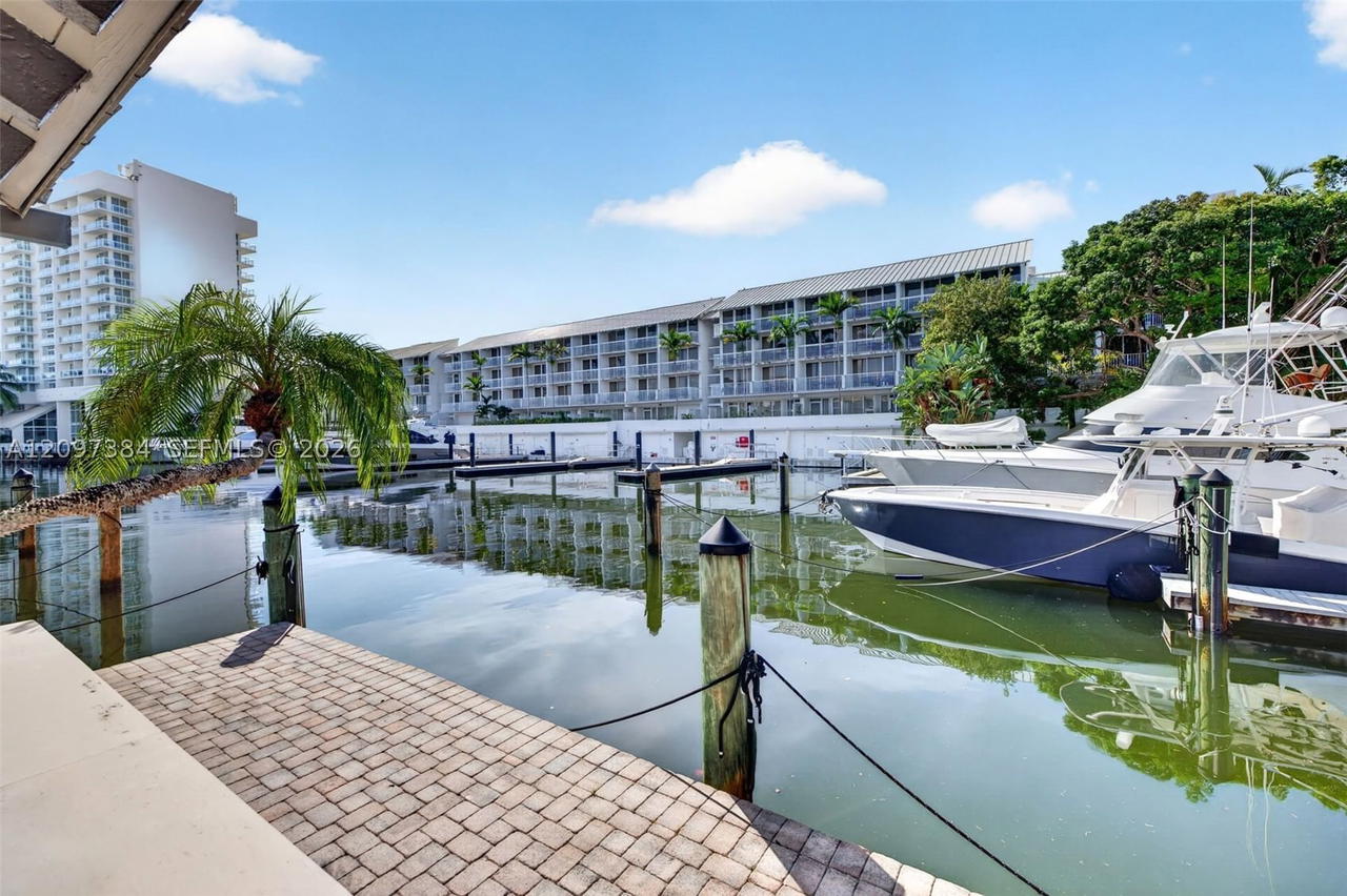 Real estate property located at 8 Port Side Dr #8A, Broward, Portside Yacht Club Condo, Fort Lauderdale, FL