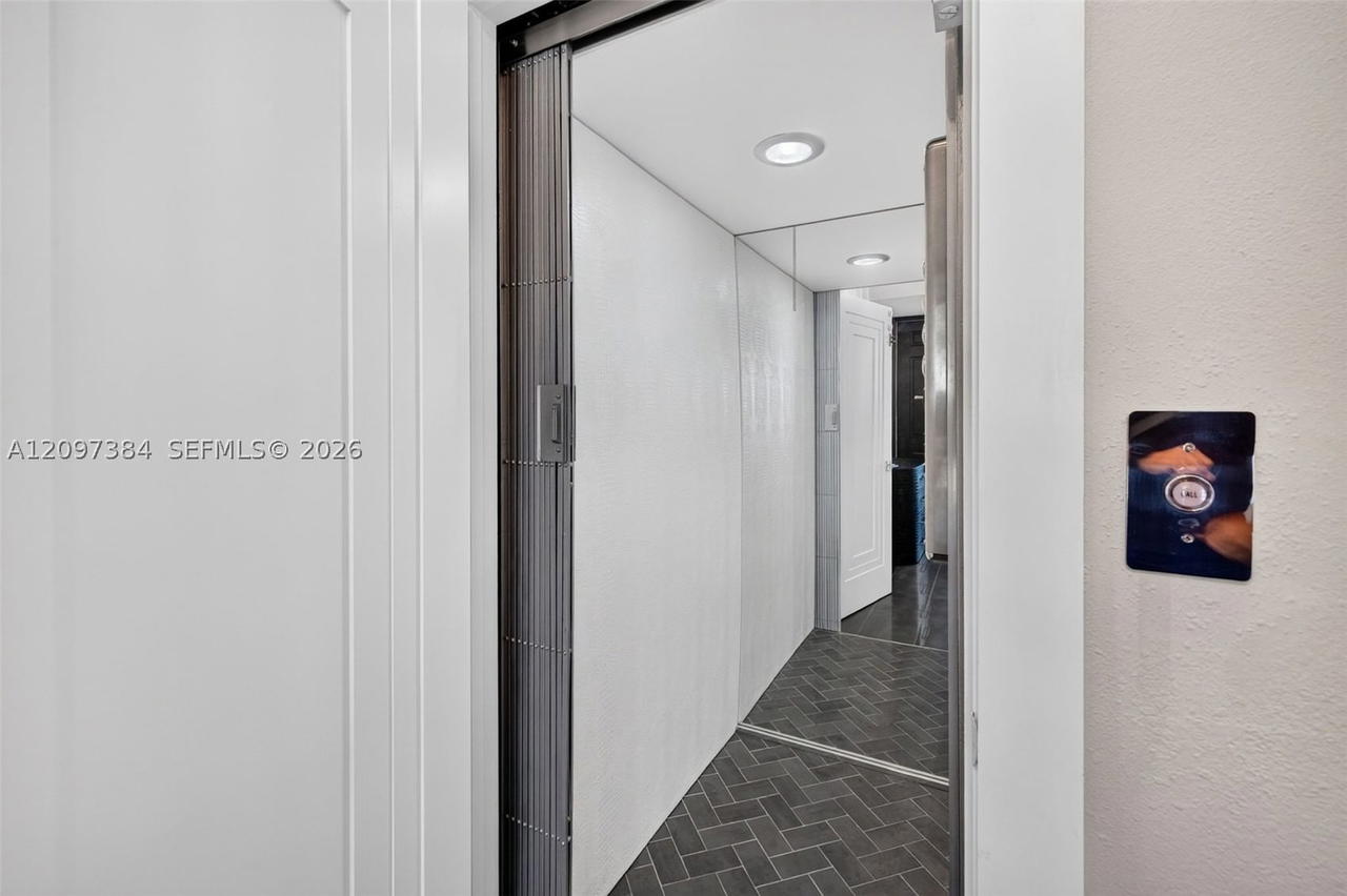 Real estate property located at 8 Port Side Dr #8A, Broward, Portside Yacht Club Condo, Fort Lauderdale, FL