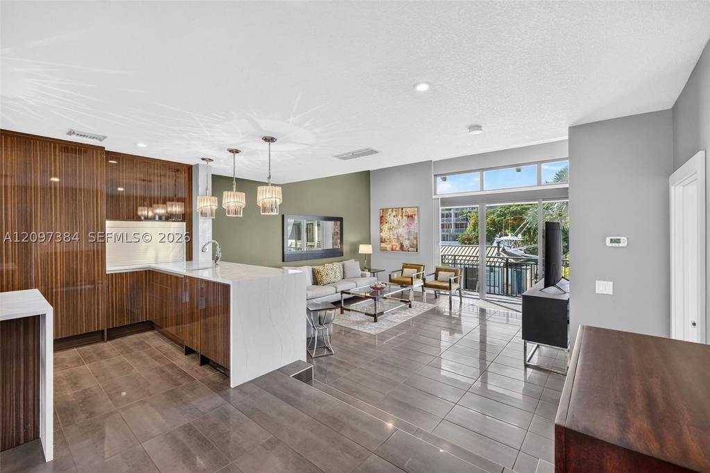 Real estate property located at 8 Port Side Dr #8A, Broward, Portside Yacht Club Condo, Fort Lauderdale, FL