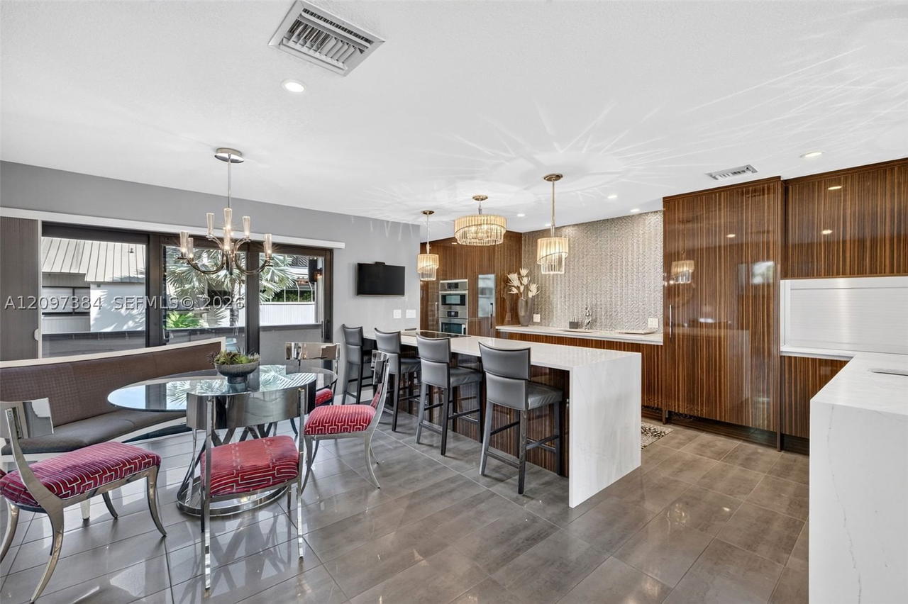 Real estate property located at 8 Port Side Dr #8A, Broward, Portside Yacht Club Condo, Fort Lauderdale, FL