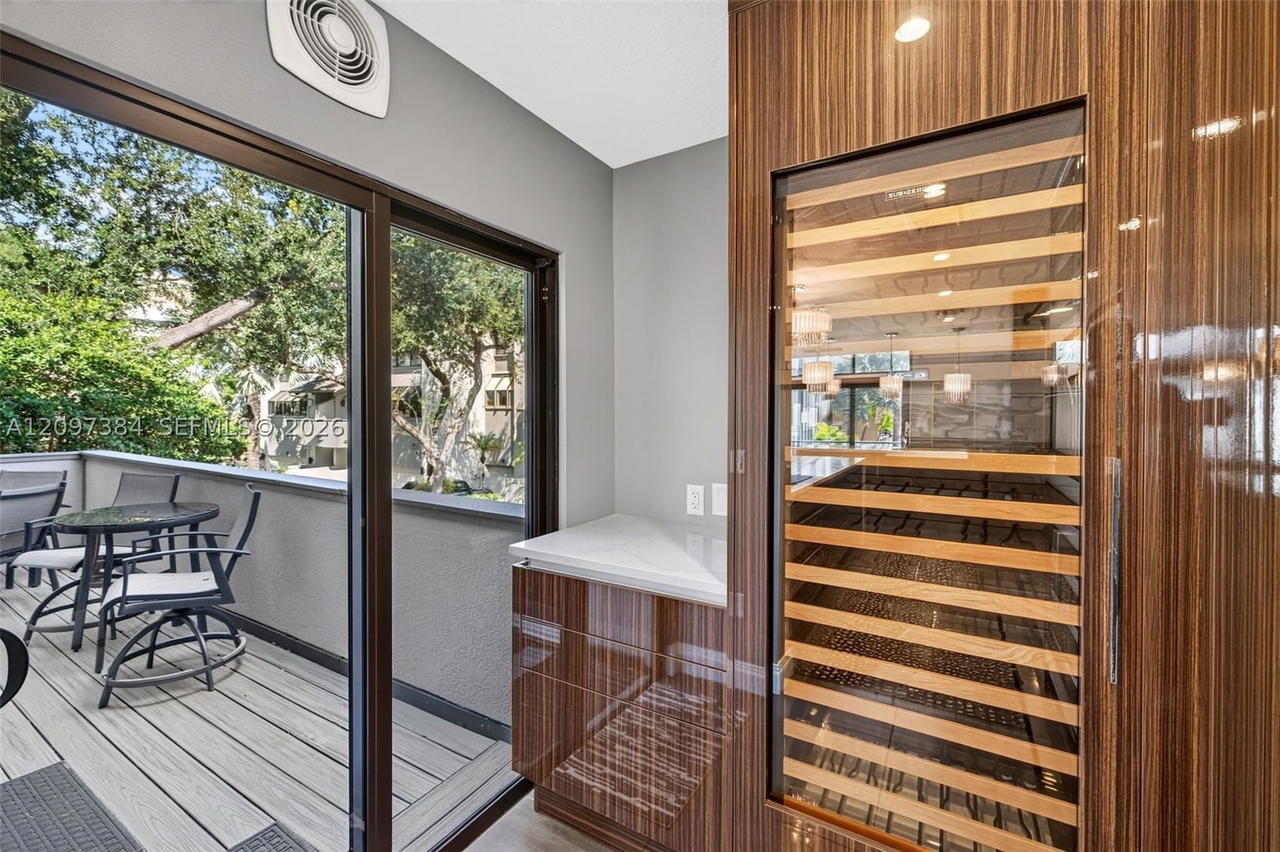 Real estate property located at 8 Port Side Dr #8A, Broward, Portside Yacht Club Condo, Fort Lauderdale, FL