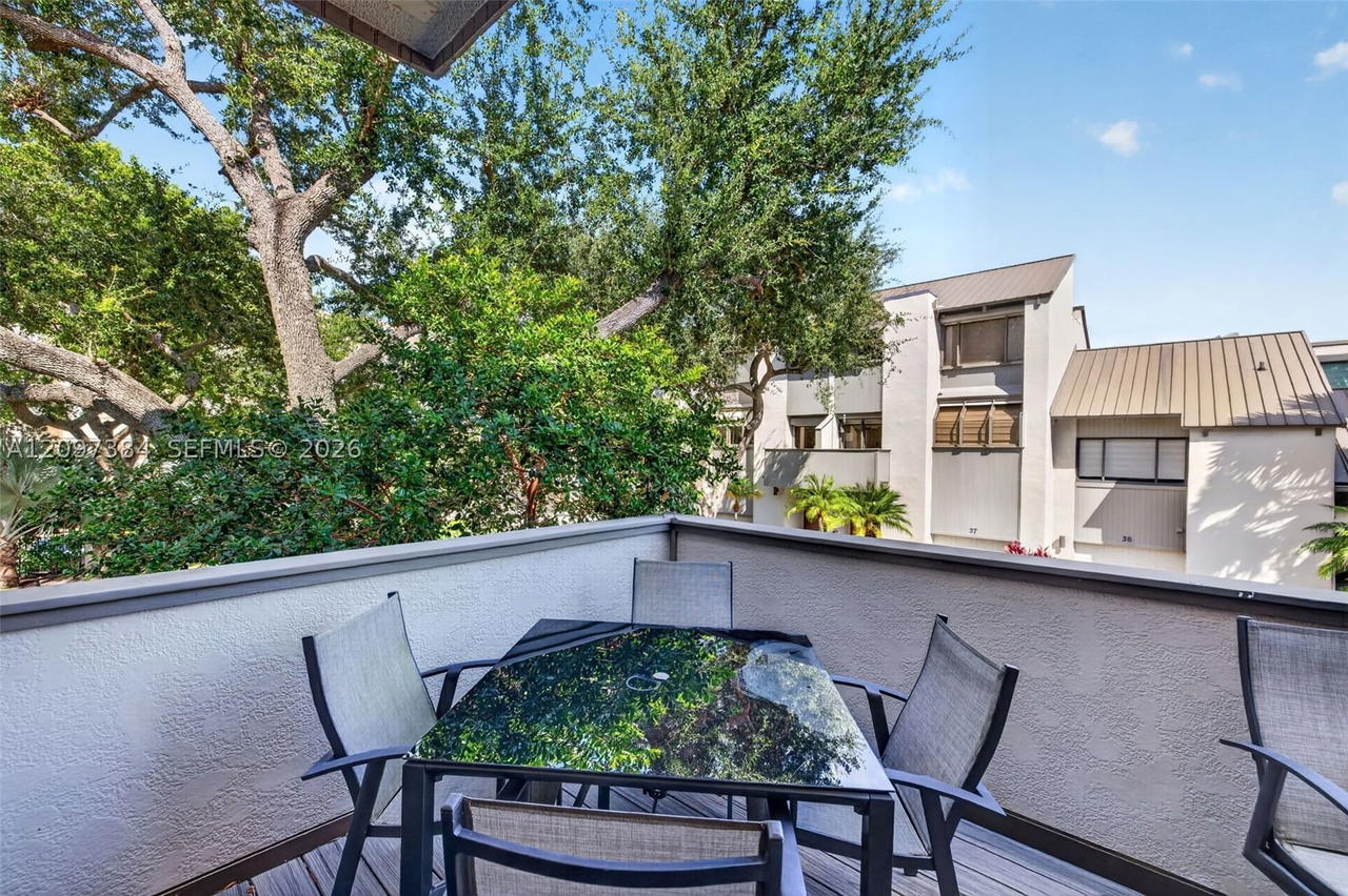 Real estate property located at 8 Port Side Dr #8A, Broward, Portside Yacht Club Condo, Fort Lauderdale, FL
