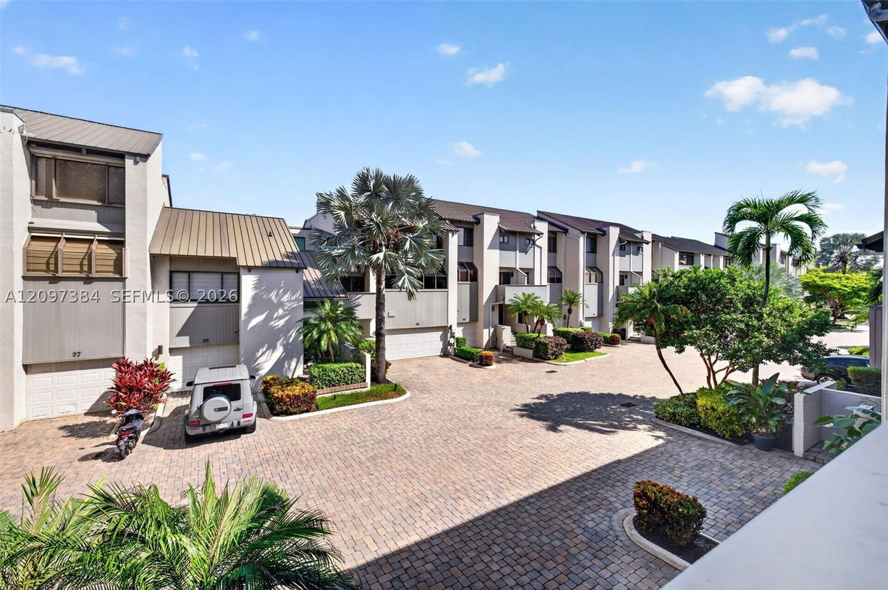Real estate property located at 8 Port Side Dr #8A, Broward, Portside Yacht Club Condo, Fort Lauderdale, FL