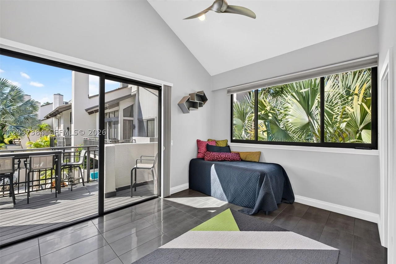 Real estate property located at 8 Port Side Dr #8A, Broward, Portside Yacht Club Condo, Fort Lauderdale, FL