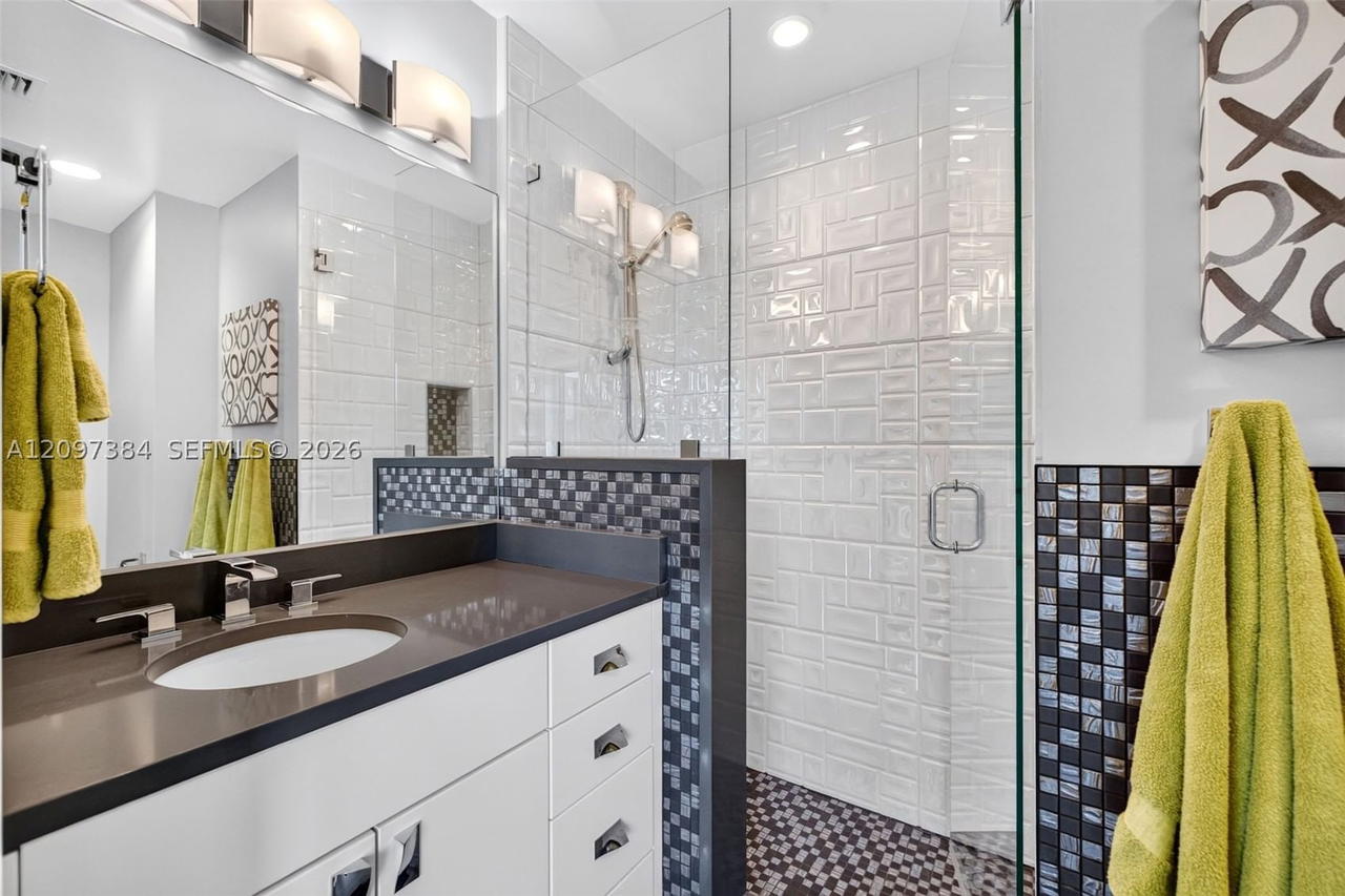 Real estate property located at 8 Port Side Dr #8A, Broward, Portside Yacht Club Condo, Fort Lauderdale, FL