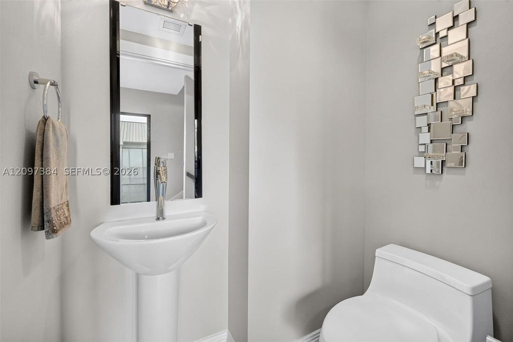 Real estate property located at 8 Port Side Dr #8A, Broward, Portside Yacht Club Condo, Fort Lauderdale, FL