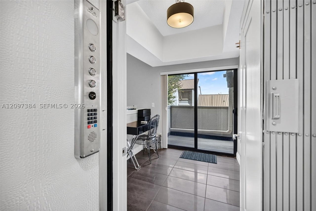 Real estate property located at 8 Port Side Dr #8A, Broward, Portside Yacht Club Condo, Fort Lauderdale, FL
