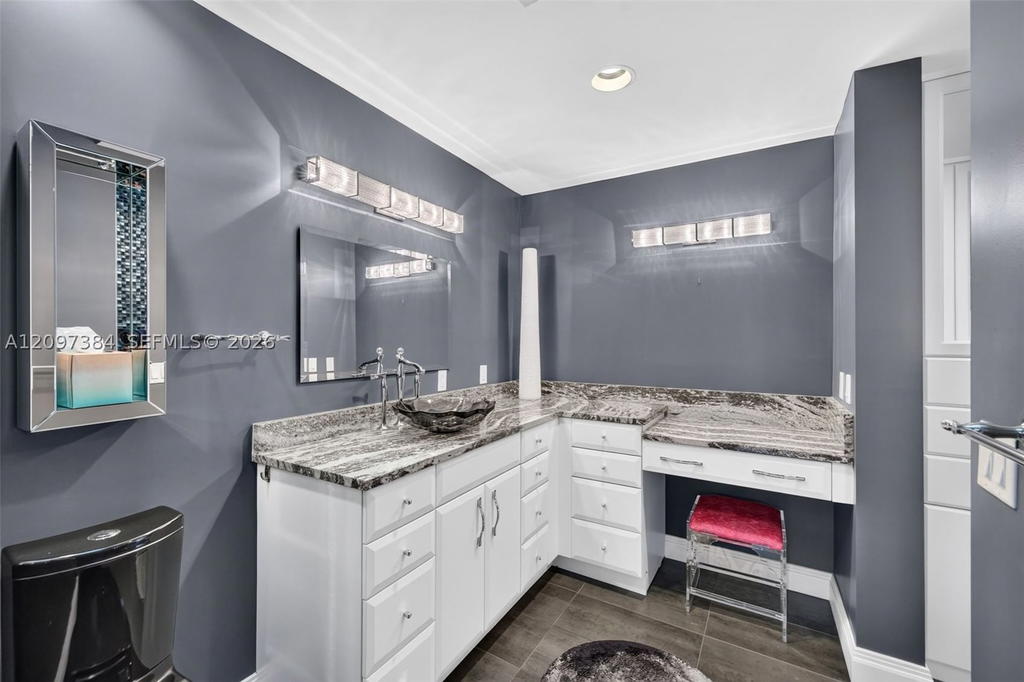 Real estate property located at 8 Port Side Dr #8A, Broward, Portside Yacht Club Condo, Fort Lauderdale, FL