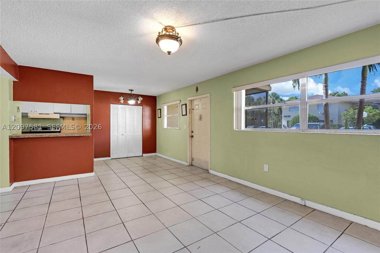 Real estate property located at 15609 73rd Cir Ter #8-5, Miami-dade, Lakeside Xi Condo Ph Iii, Miami, FL