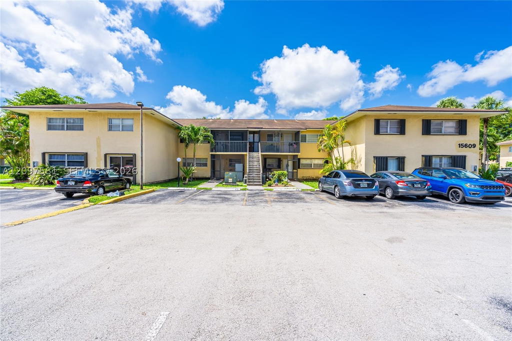 Real estate property located at 15609 73rd Cir Ter #8-5, Miami-dade, Lakeside Xi Condo Ph Iii, Miami, FL