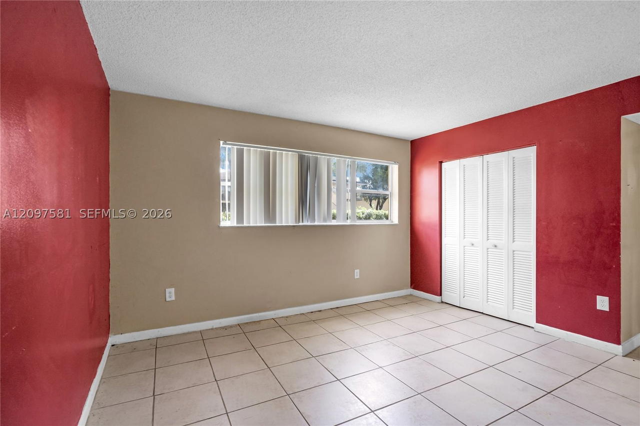 Real estate property located at 15609 73rd Cir Ter #8-5, Miami-dade, Lakeside Xi Condo Ph Iii, Miami, FL