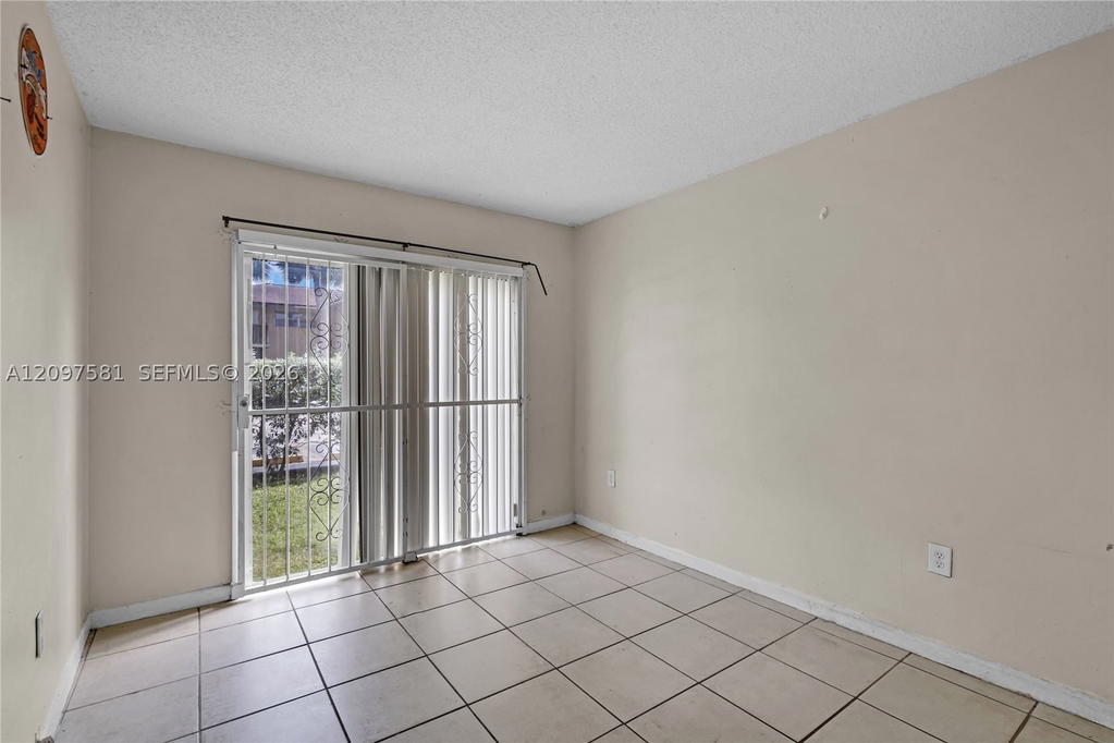Real estate property located at 15609 73rd Cir Ter #8-5, Miami-dade, Lakeside Xi Condo Ph Iii, Miami, FL