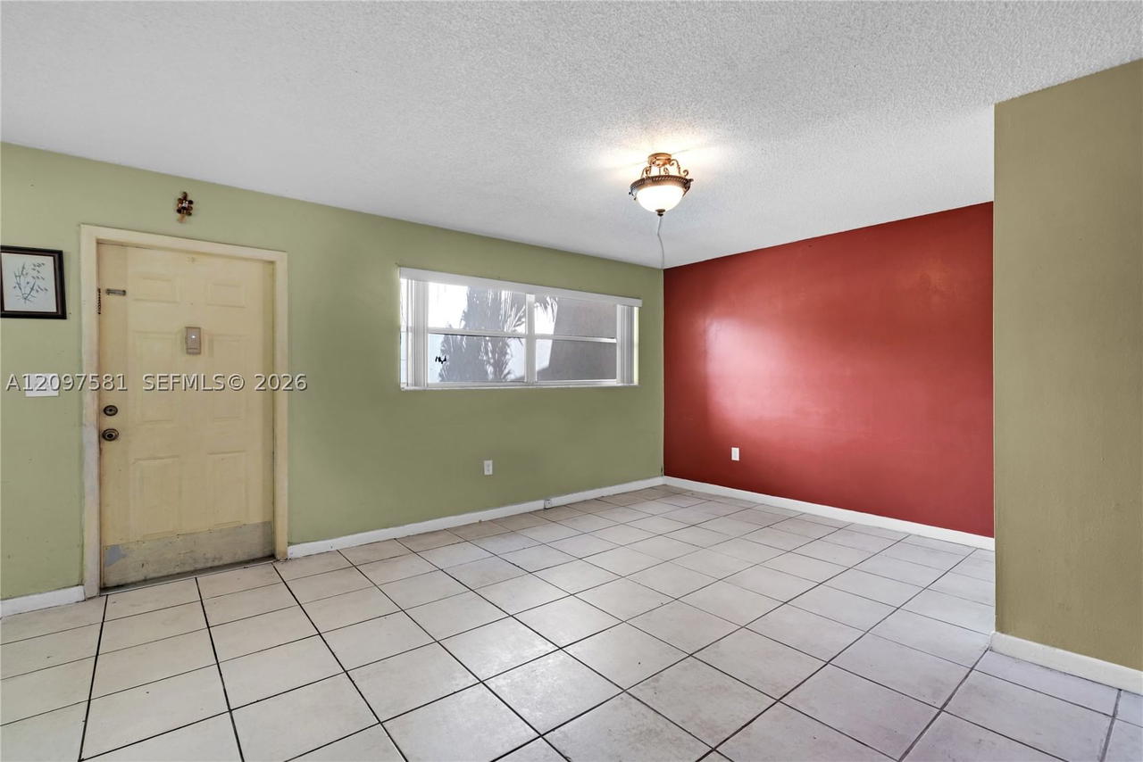 Real estate property located at 15609 73rd Cir Ter #8-5, Miami-dade, Lakeside Xi Condo Ph Iii, Miami, FL