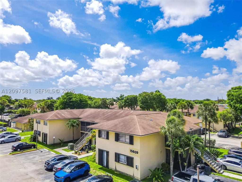 Real estate property located at 15609 73rd Cir Ter #8-5, Miami-dade, Lakeside Xi Condo Ph Iii, Miami, FL