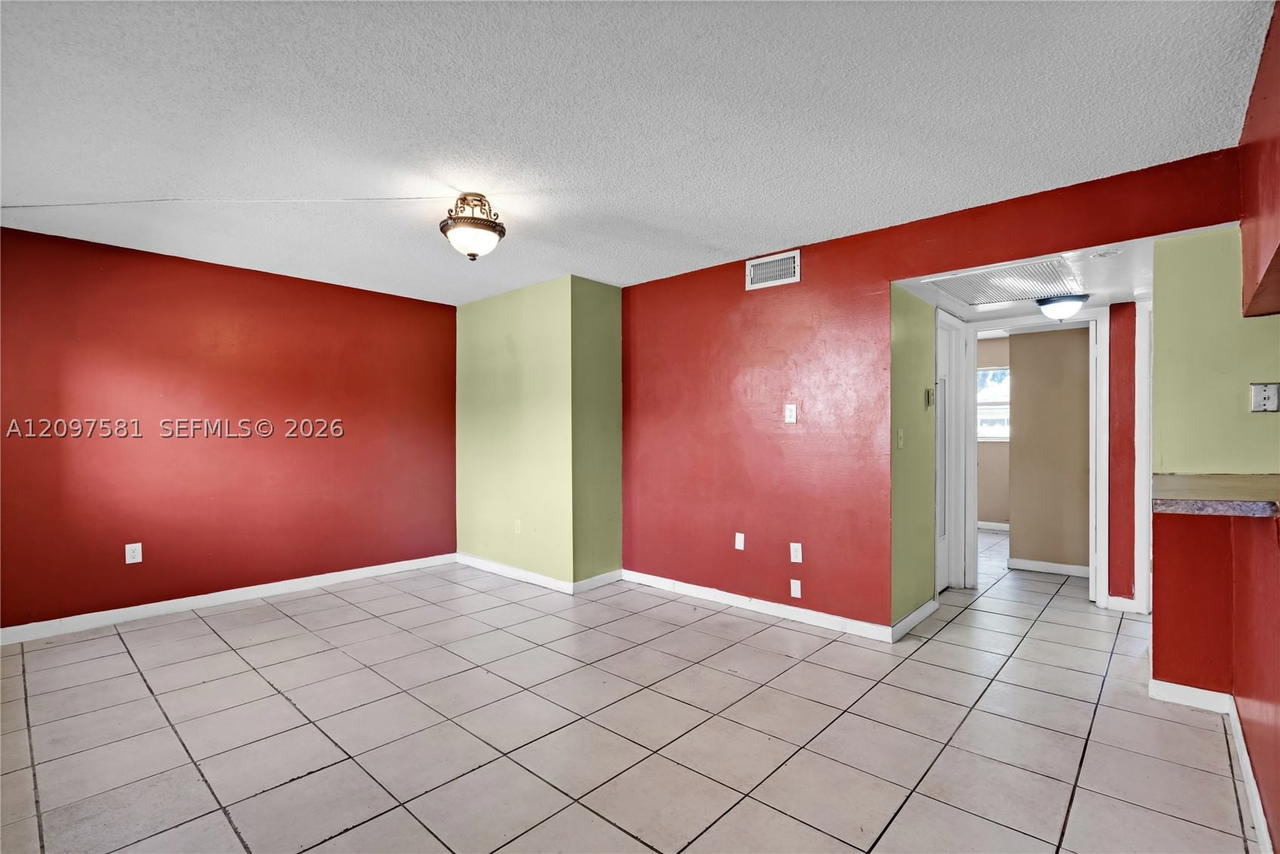 Real estate property located at 15609 73rd Cir Ter #8-5, Miami-dade, Lakeside Xi Condo Ph Iii, Miami, FL