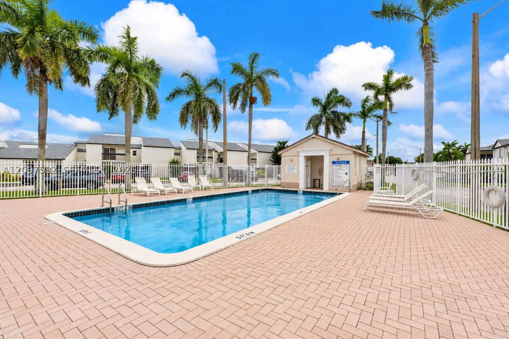 Real estate property located at 9187 Fontainebleau Blvd #407, Miami-dade, The Oakview Condo No 5, Miami, FL