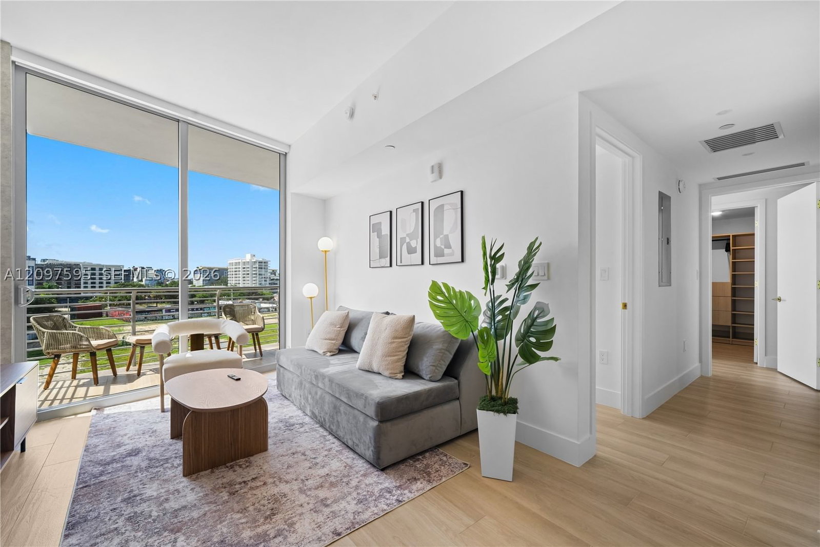 Real estate property located at 90 32nd #527, Miami-dade, The Standard Residences, Miami, FL