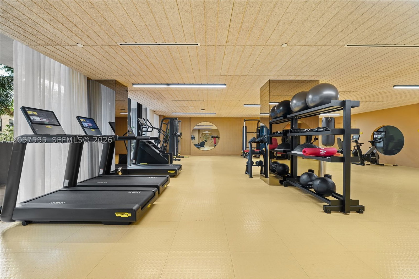 Real estate property located at 90 32nd #527, Miami-dade, The Standard Residences, Miami, FL