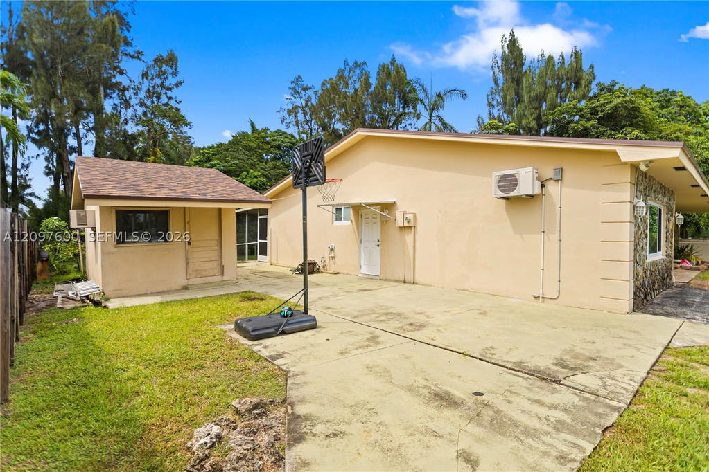 Real estate property located at 4801 59th Ter, Broward, Everglades Land Sales Co, Davie, FL