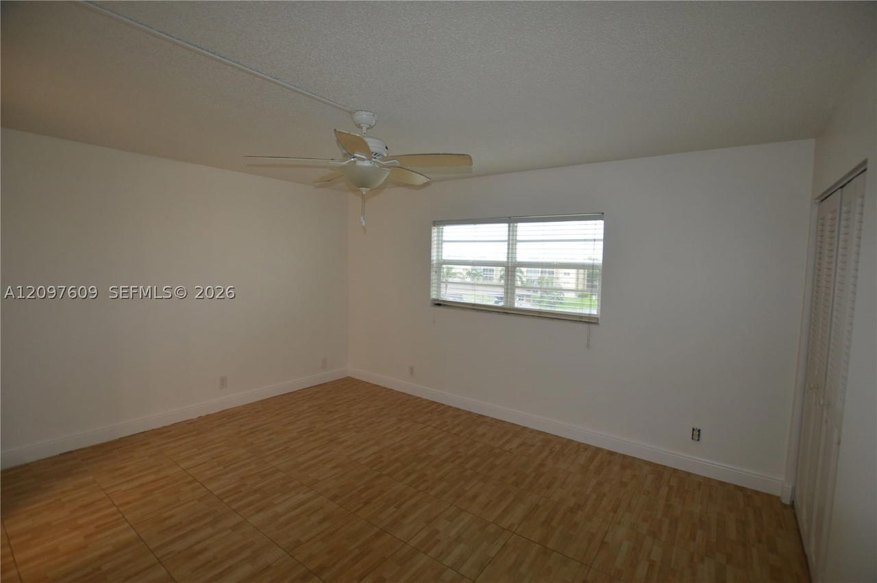 Real estate property located at 425 11th Ter #403, Broward, Meadowbrook Lakes Condo, Dania Beach, FL
