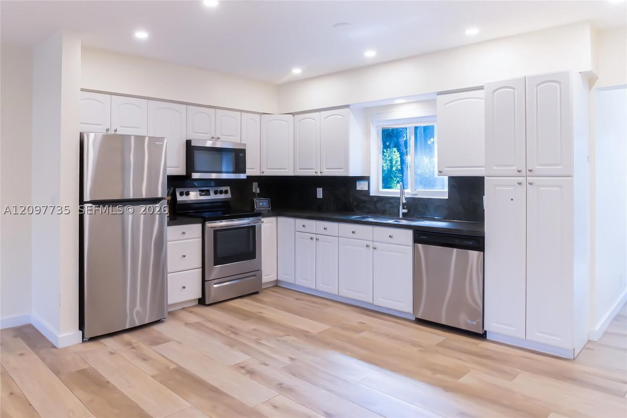 Real estate property located at 236-238 NE 1st St, Broward, Dania Country Club Estate, Dania Beach, FL