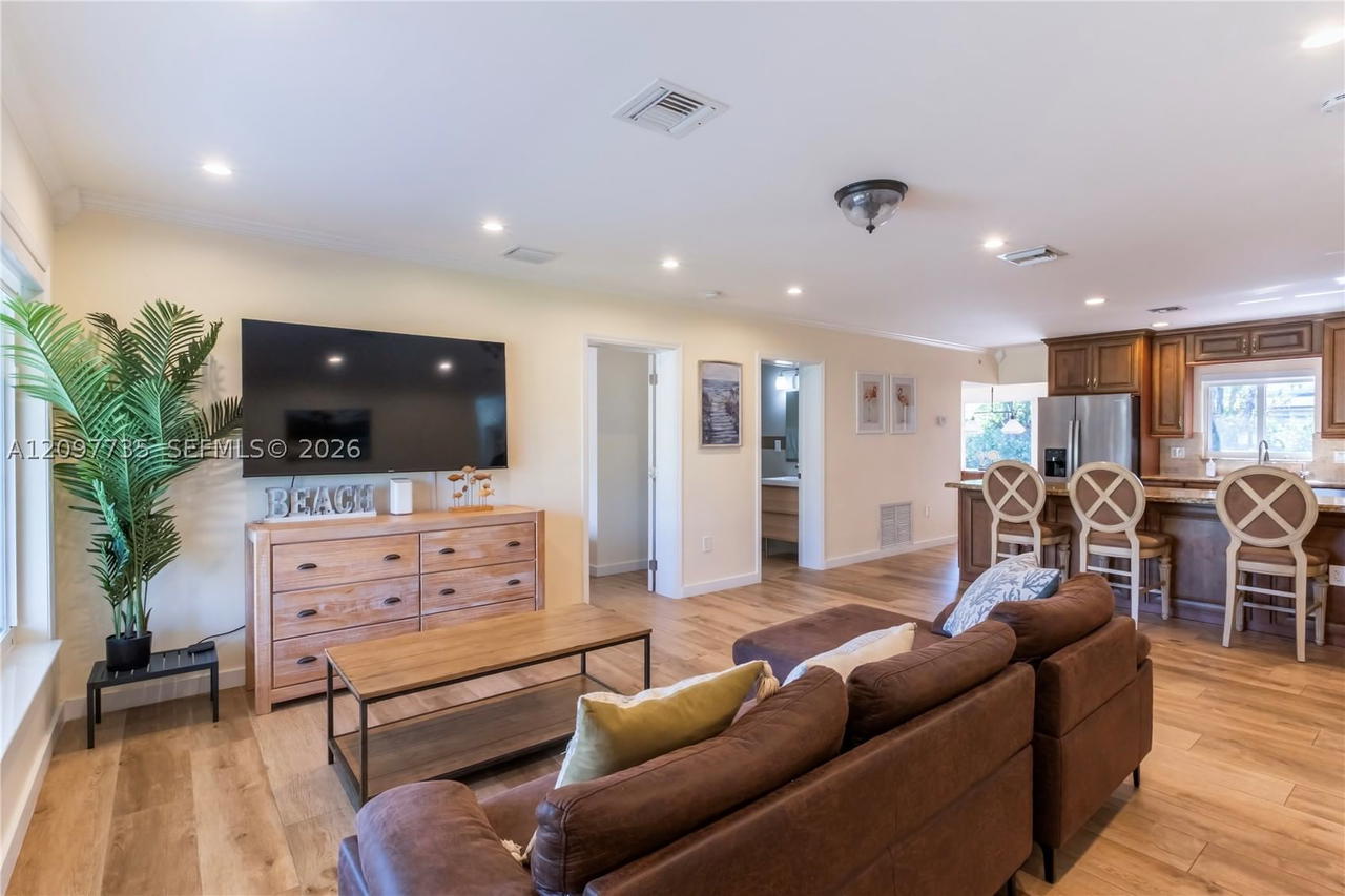 Real estate property located at 236-238 NE 1st St, Broward, Dania Country Club Estate, Dania Beach, FL