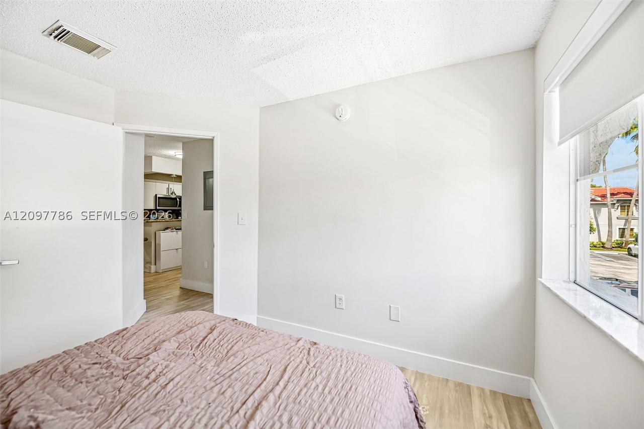 Real estate property located at 4736 114th Ave #205, Miami-dade, Villa Doral Condo No 2, Doral, FL