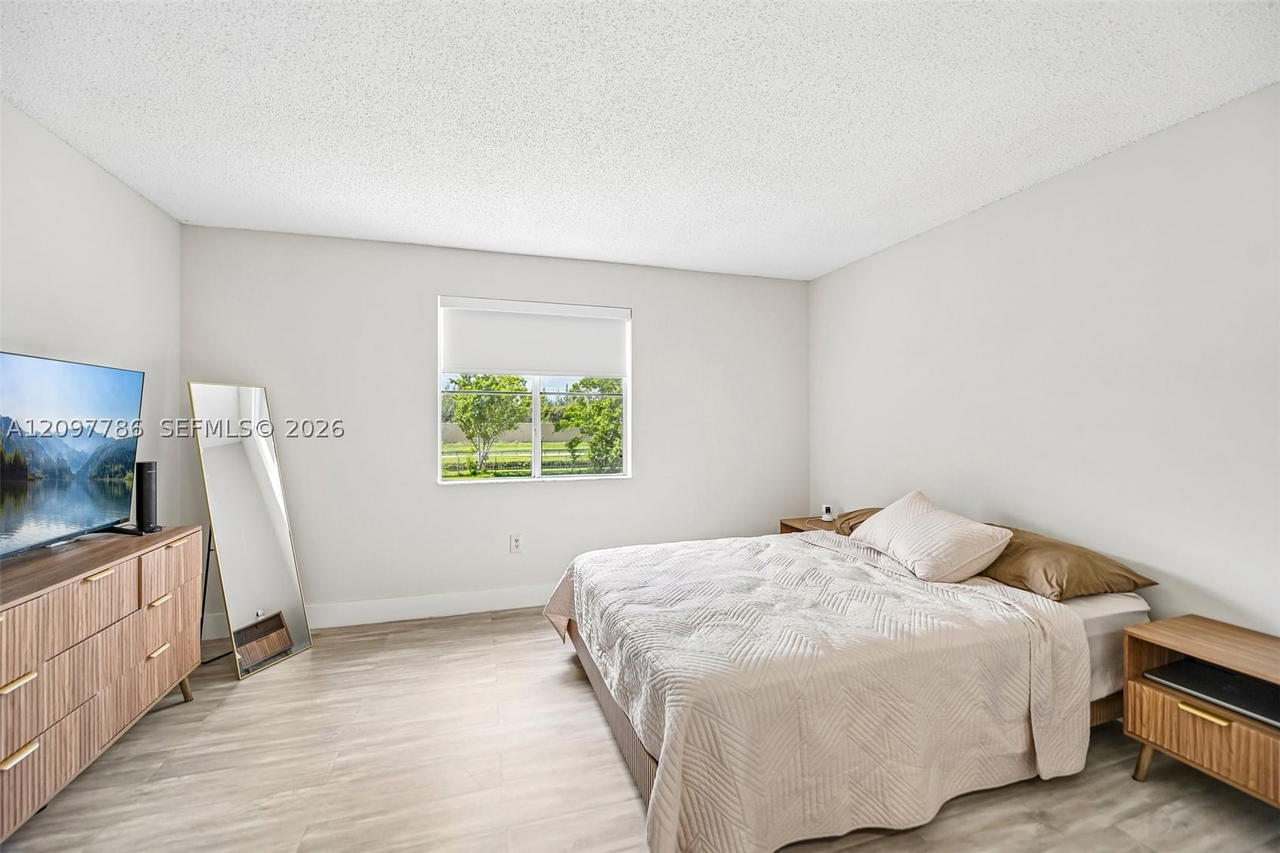 Real estate property located at 4736 114th Ave #205, Miami-dade, Villa Doral Condo No 2, Doral, FL