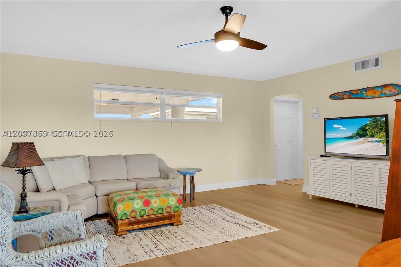 Real estate property located at 7 Colonial Club Drive #302, Palm Beach, Colonial Club Condo Sec 1, Boynton Beach, FL