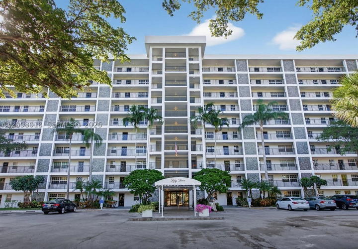 Real estate property located at 2900 Course Dr #905, Broward, No 53 Palm-aire Country C, Pompano Beach, FL