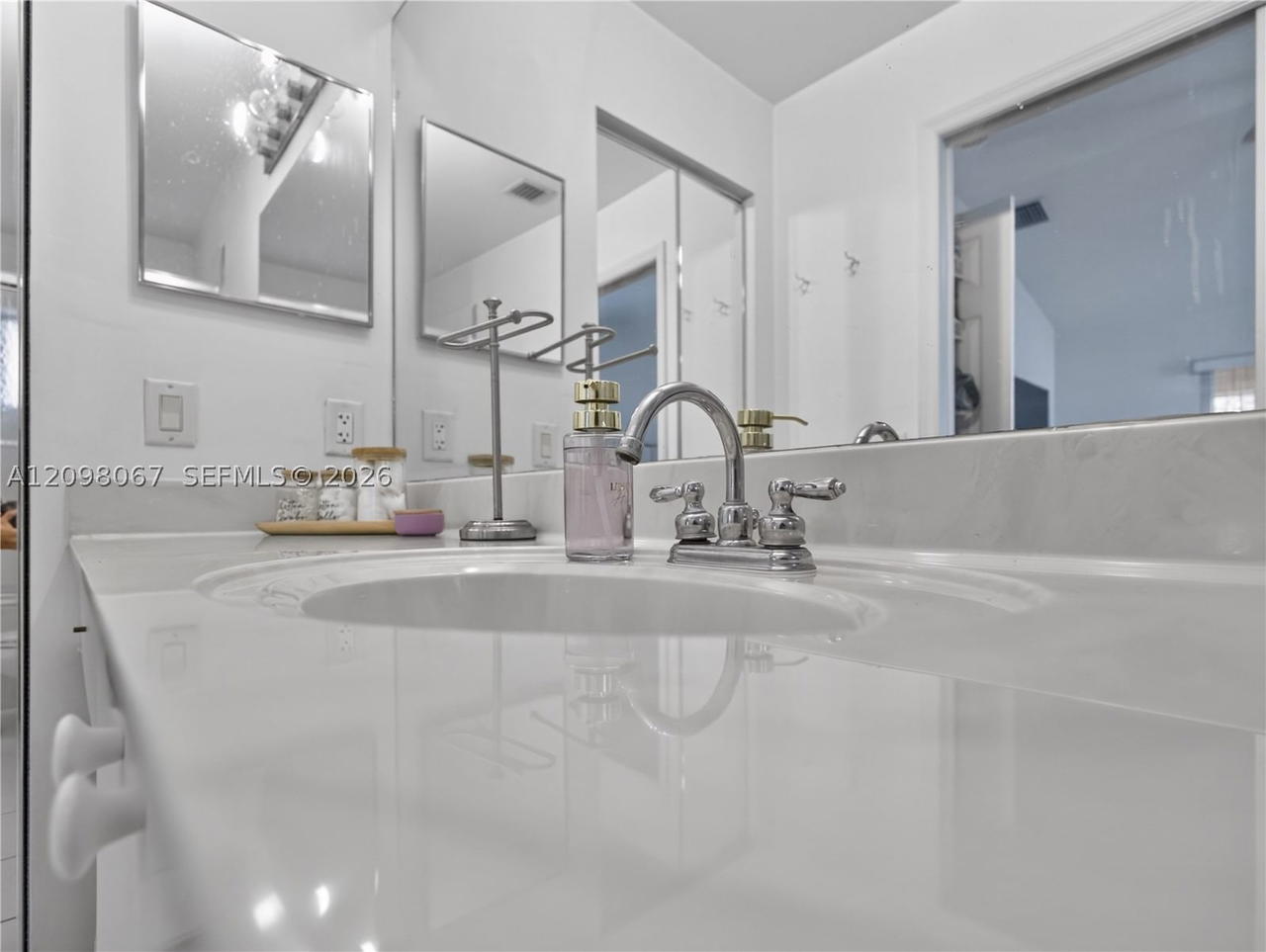 Real estate property located at 1509 Sunset Way, Broward, Sector 2- Parcels 21b 22, Weston, FL