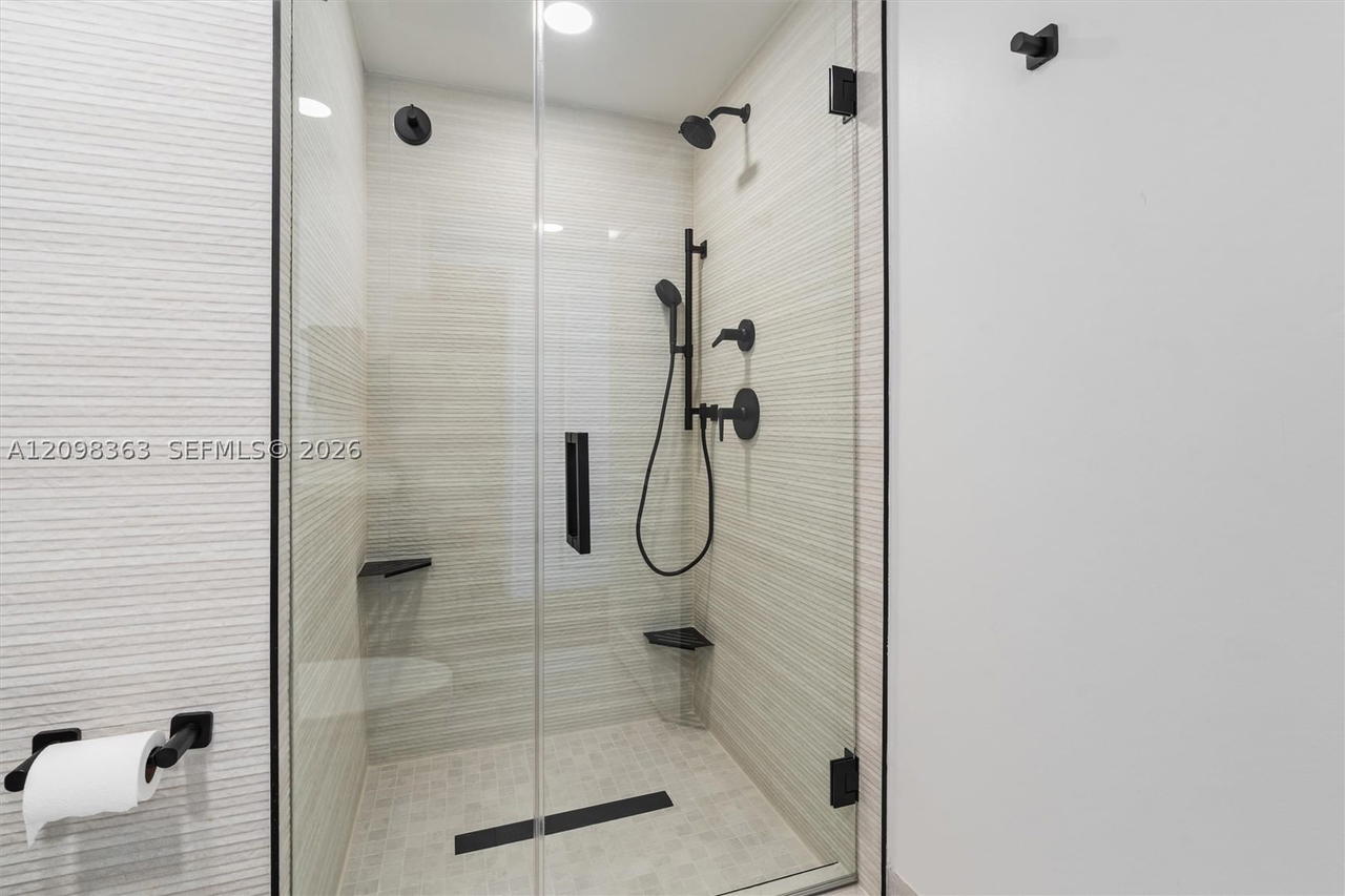 Real estate property located at 333 Las Olas Way #3802, Broward, Las Olas River House Cond, Fort Lauderdale, FL
