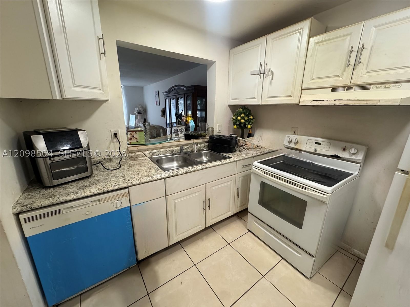 Real estate property located at 494 165th St Rd C-305, Miami-dade, Montecarlo Condo, Miami, FL
