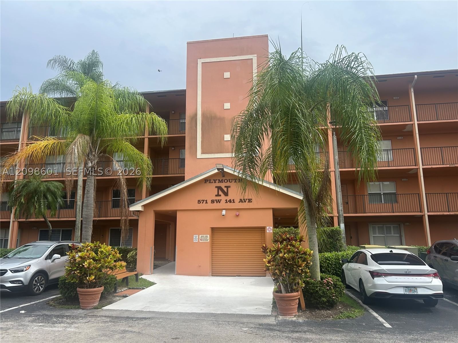 Real estate property located at 571 141st Ave #212N, Broward, Plymouth At Century Villag, Pembroke Pines, FL