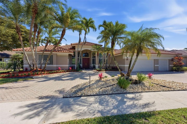 Real estate property located at 158 Dockside Cir, Broward, Pelican Landing, Weston, FL