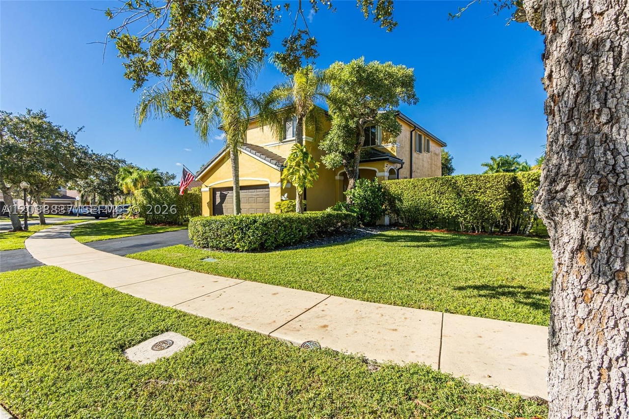 Real estate property located at 1280 Majesty Ter, Broward, Sector 2-parcels 21a 25 2, Weston, FL